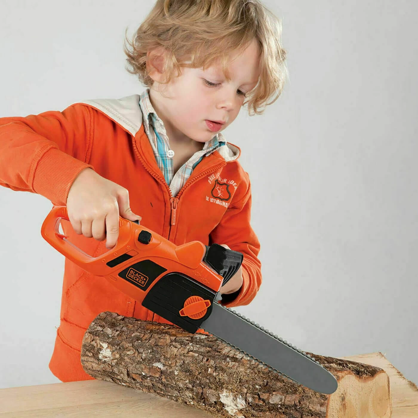 Smoby Black & Decker Electronic Chainsaw Realistic Sounds Action 2 Smoby Black & Decker Electronic Chainsaw Realistic Sounds Action - Image 2